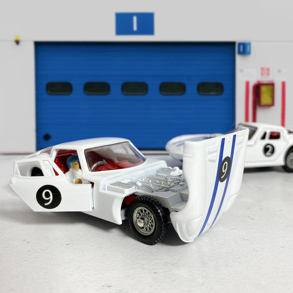 CORGI TOYS 324 MARCOS 1800 GT VOLVO ENGINE CORGI TOYS 324 MARCOS 1800 GT VOLVO ENGINE